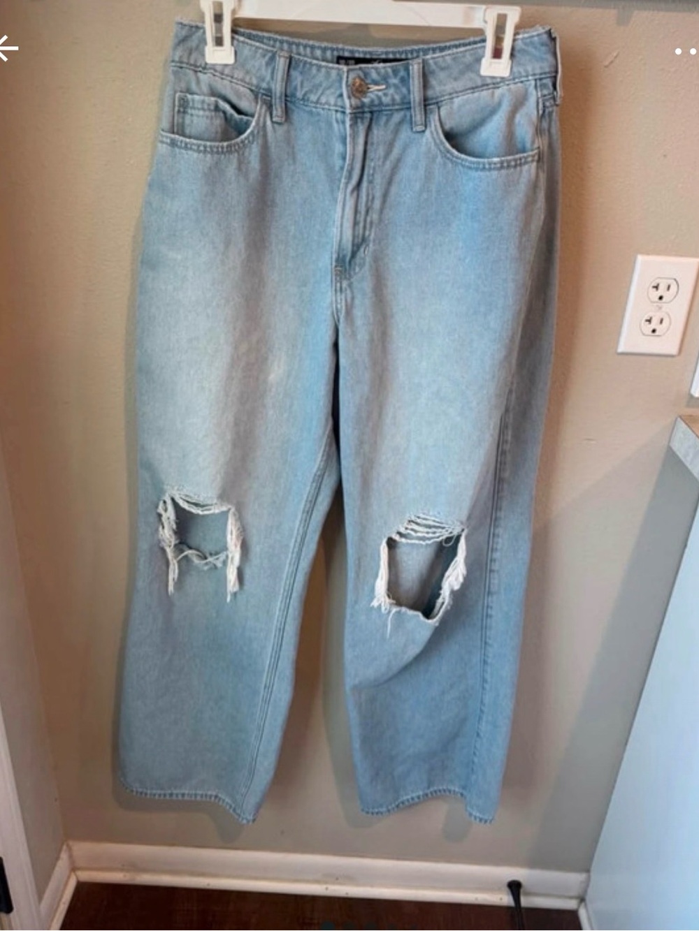 Hollister Light Blue Distressed Women’s Jeans